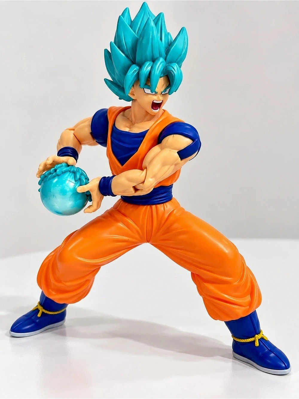 Bandai Dragon Ball Super Dragon Stars Super Saiyan Blue Goku Action Figure